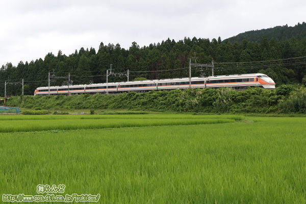 臨時貸切列車の運用が終わり回送されていくオリジナルカラーになった109F