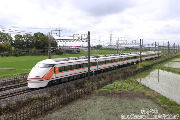 オリジナルカラーに戻った109Fによる臨時特急
