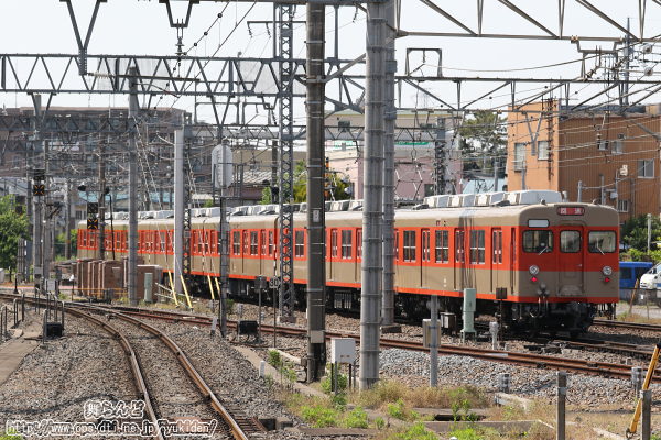回送されていく8111F