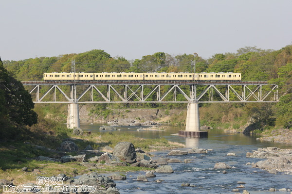 荒川橋梁を渡るリバイバルカラー81111F