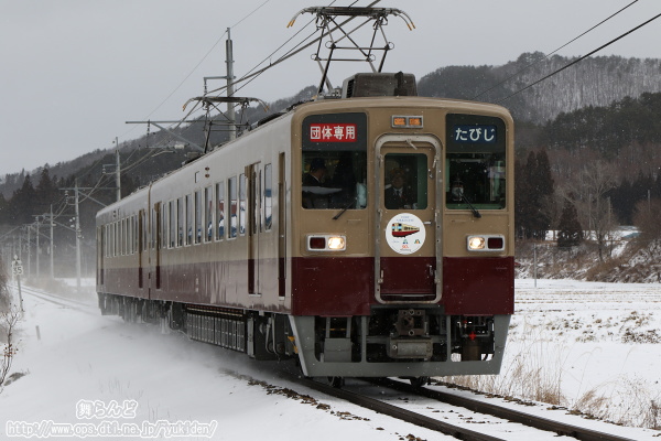 雪の中を行くリバイバルカラーの6179F（往路）