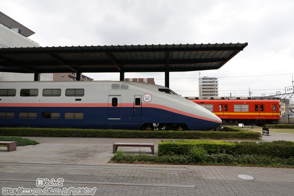 8000系（8577F）とE1系