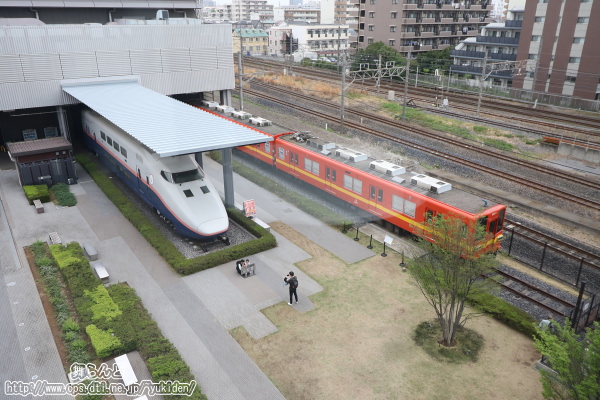 南館3階から撮影した8000系（8577F）とE1系