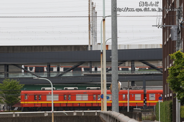 埼玉新都市交通（ニューシャトル）の2020系（2022F）と8577F