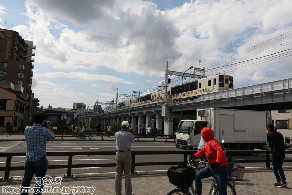 浅草へ向かう東京スカイツリータウン10周年記念号