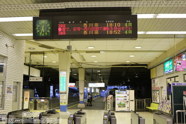 行先「西川田」を表示する列車案内表示器です。
